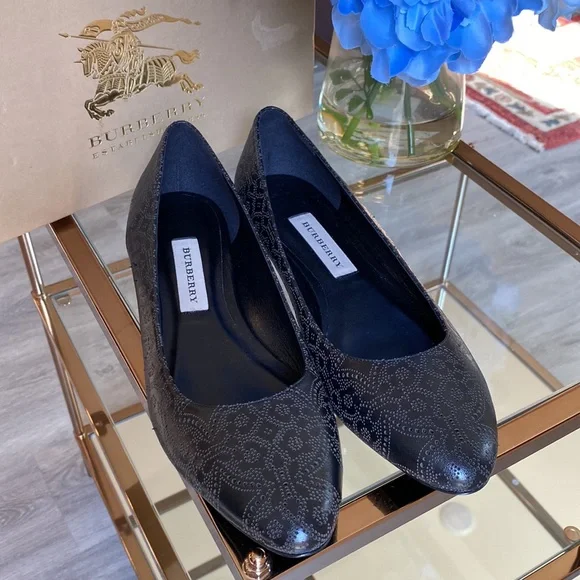 Authentic Burberry flat shoes - Picture 9 of 13